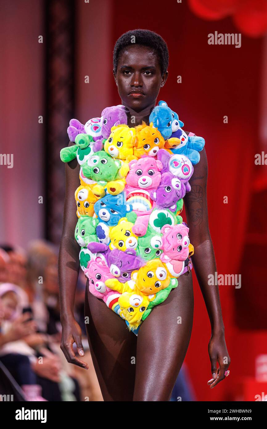 Fashion week Berlin - Marina Hoermanseder Fashion Show BEI der Marina Hoermanseder Fashion Show im Rahmen der Berliner Fashion week 2024 im Haus Zenner AM 08.02.2024 à Berlin. *** Fashion week Berlin Marina Hoermanseder Fashion Show au Marina Hoermanseder Fashion Show dans le cadre de la Berlin Fashion week 2024 à Haus Zenner le 08 02 2024 à Berlin Copyright : xEventpressxKochanx Banque D'Images