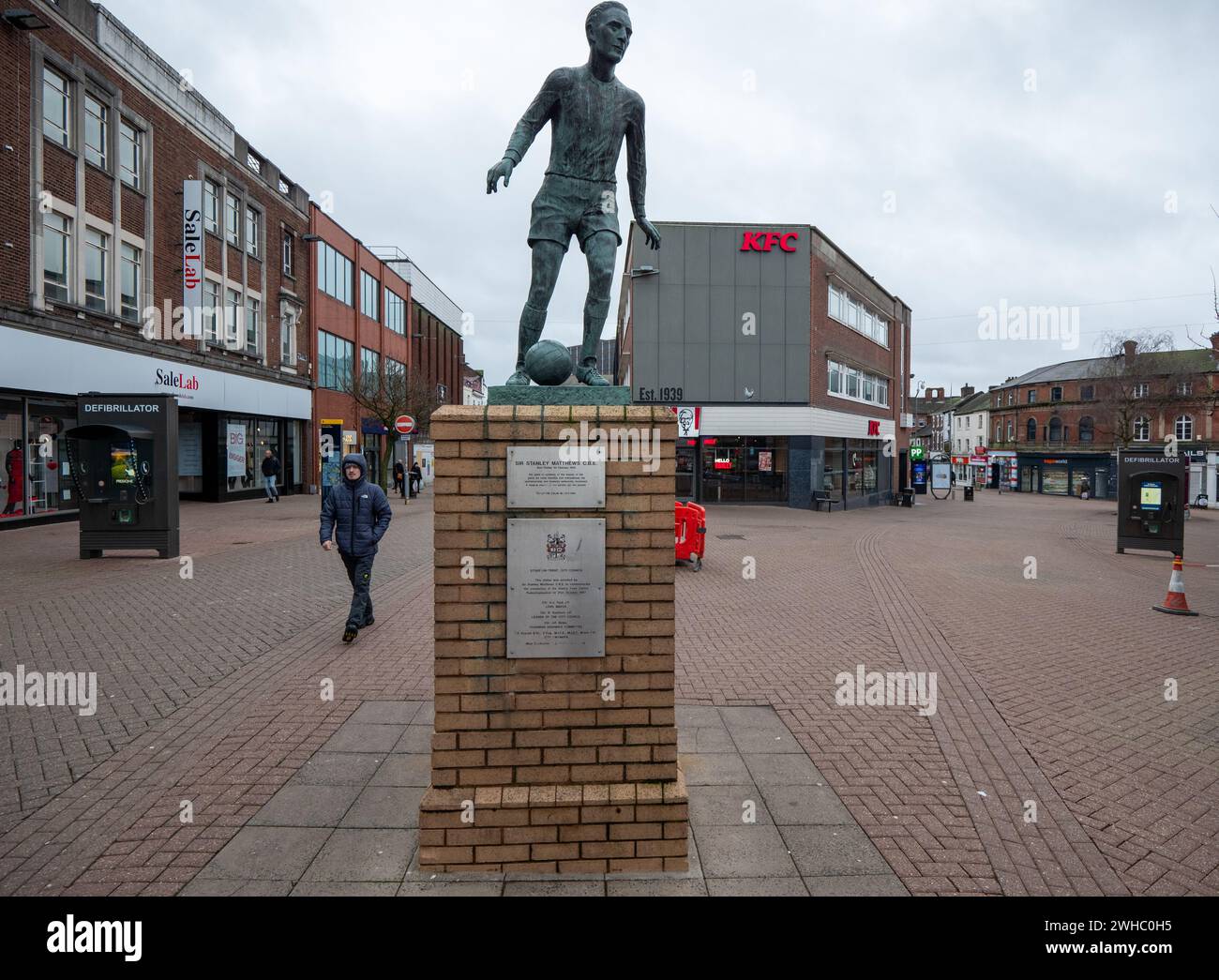 Hanley. Sir Stanley Matthews statue.City Centre Stoke on Trent Staffordshire Angleterre GB UK eu Europe photo : garyroberts/worldwidefeature Banque D'Images
