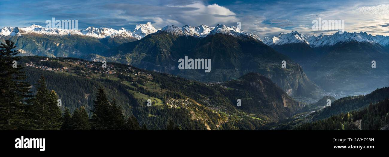 La vallée du Rhône dans les Alpes suisses, panorama, panorama de montagne, vallée, montagnes, alpin, paysage de montagne, paysage, paysage de montagne Banque D'Images