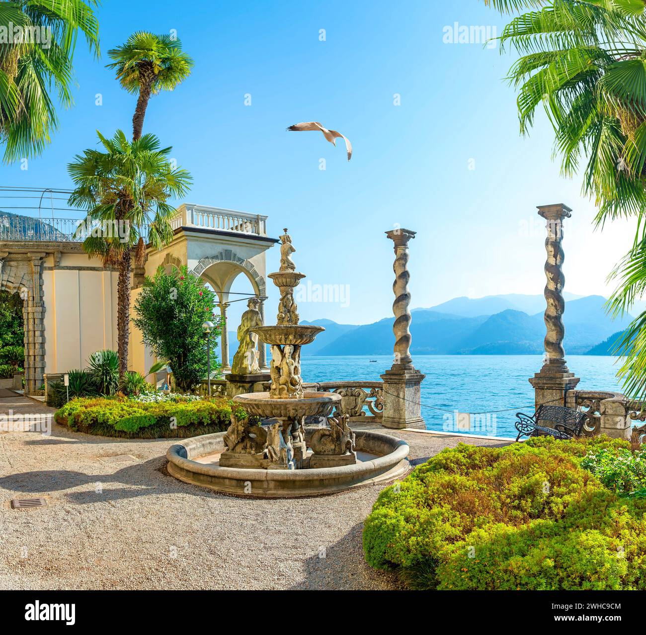 Vue sur le lac de Côme depuis Villa Monastero, Italie Banque D'Images