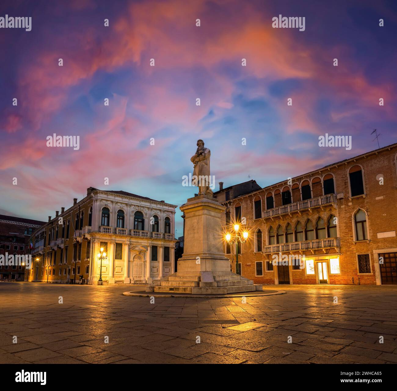 Place Campo Santo Stefano À Venise. Italie Banque D'Images