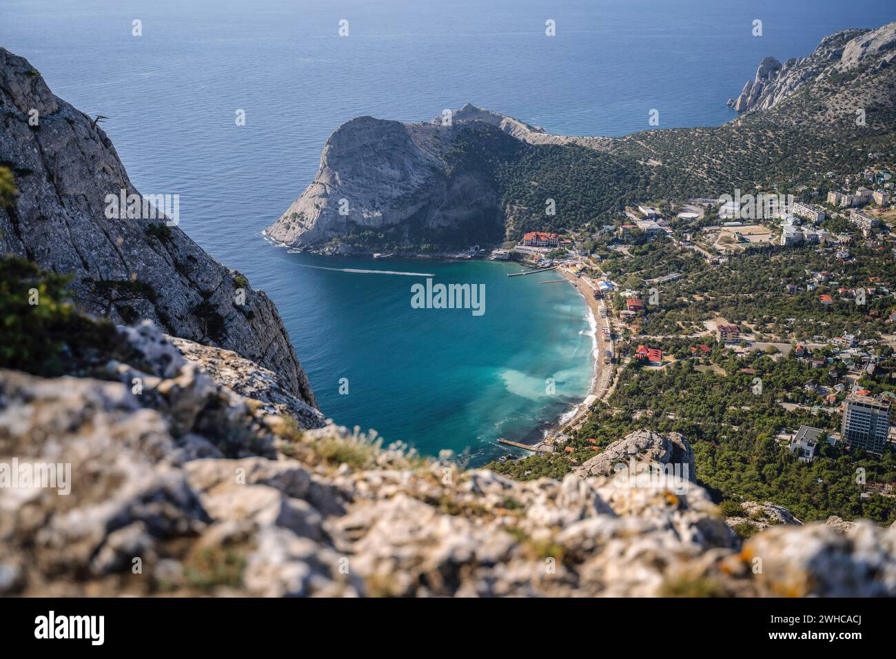 Ville de Novyi Svit en Crimée.Vue depuis le sommet de la montagne Falcon Sokol. Banque D'Images
