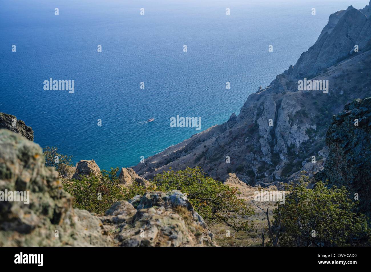 Voyage à la mystérieuse partie de la majestueuse chaîne de montagnes volcaniques de Karadag dans l'est de la Crimée, sur une rive de la mer Noire. Banque D'Images
