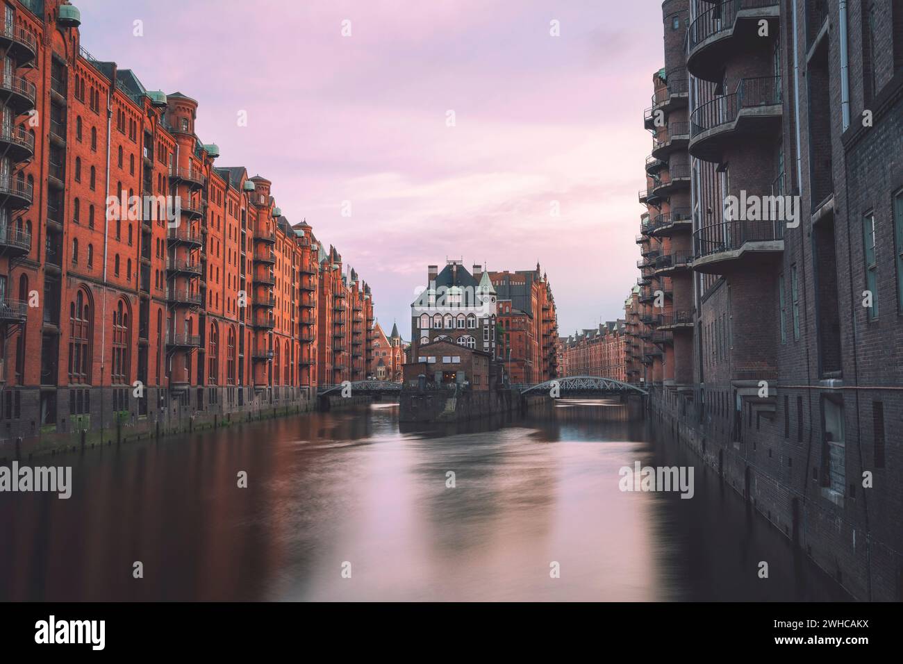 Hambourg, Warehouse District Speicherstadt, Allemagne, Europe.Vue panoramique de Wandrahmsfleet à la lumière du soir, célèbre point de vue situé dans le port de Hambourg. Banque D'Images
