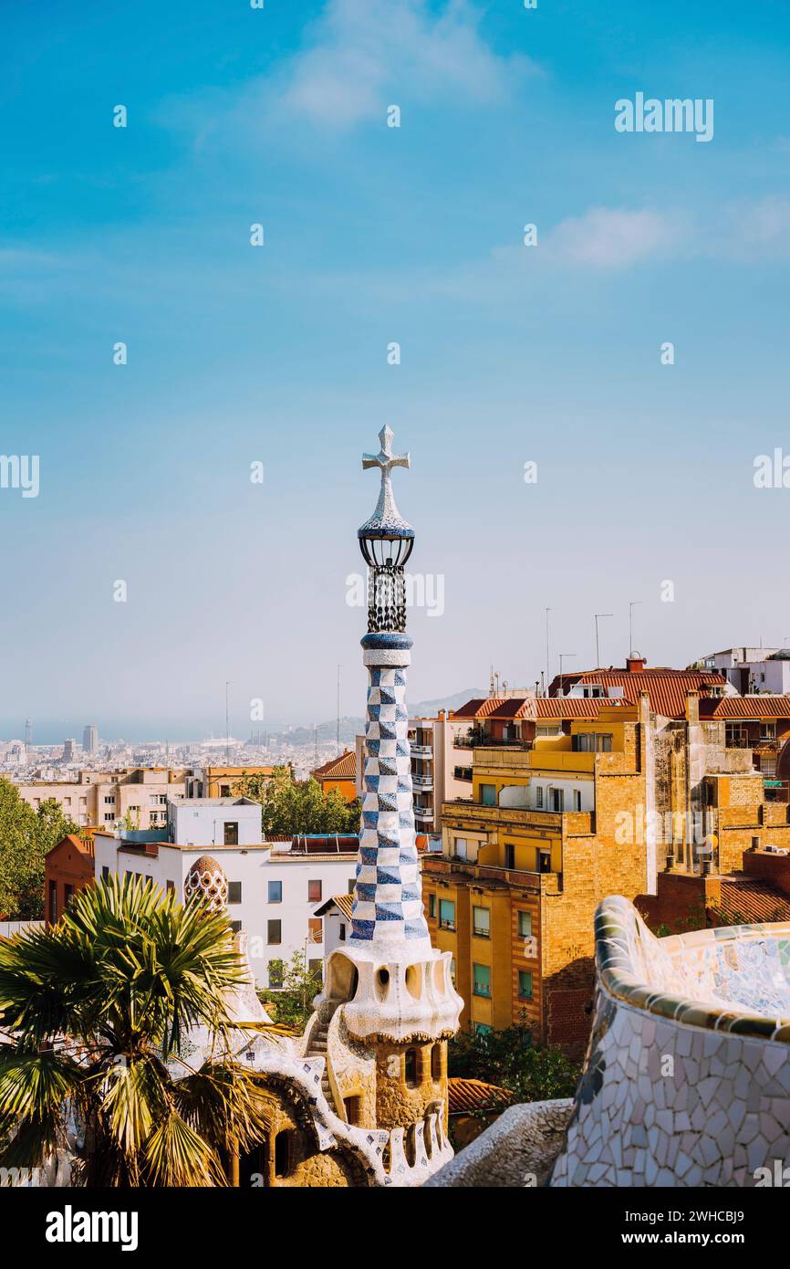 Park Guel, Barcelone, Espagne. Célèbre exemple de bâtiment d'architecture en mosaïque unique. Lieu touristique le plus visité. Banque D'Images
