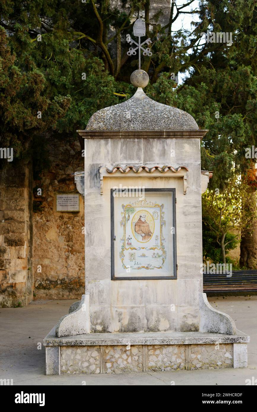 Pierre commémorative de Junipero Serra, fondateur de San Francisco, Petra, Majorque, Îles Baléares, Espagne Banque D'Images
