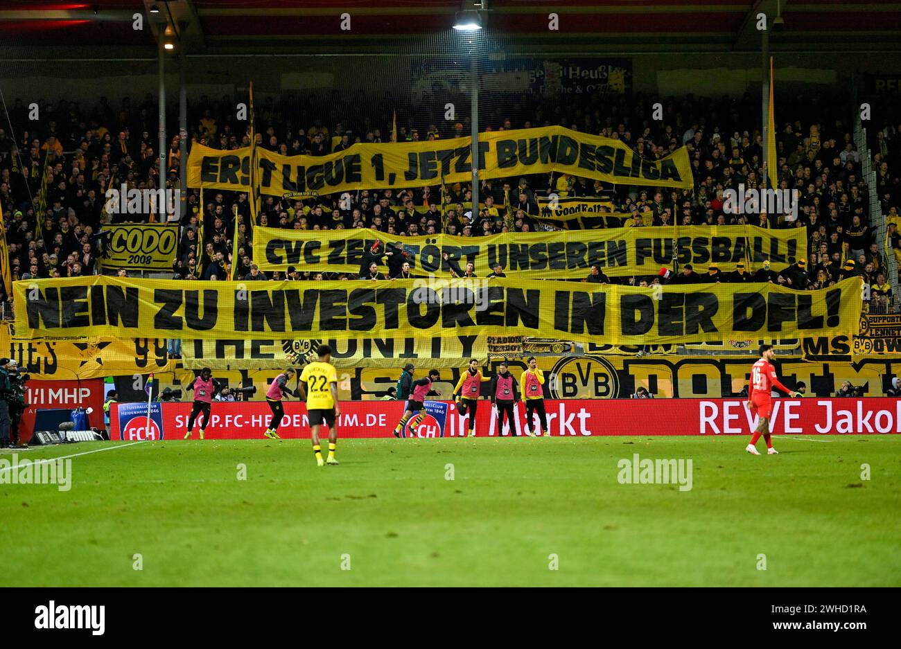Bannière, bannière, affiche, bannière, action de fan, protestation contre les investisseurs de la DFL German Football League, Borussia Dortmund 09 fan block, BVB, Voith Banque D'Images