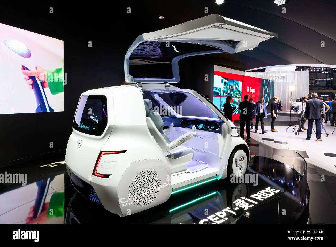 Voiture électrique autonome Toyota concept i-Ride au 88ème salon international de l’automobile de Genève. Suisse - 6 mars 2018 Banque D'Images