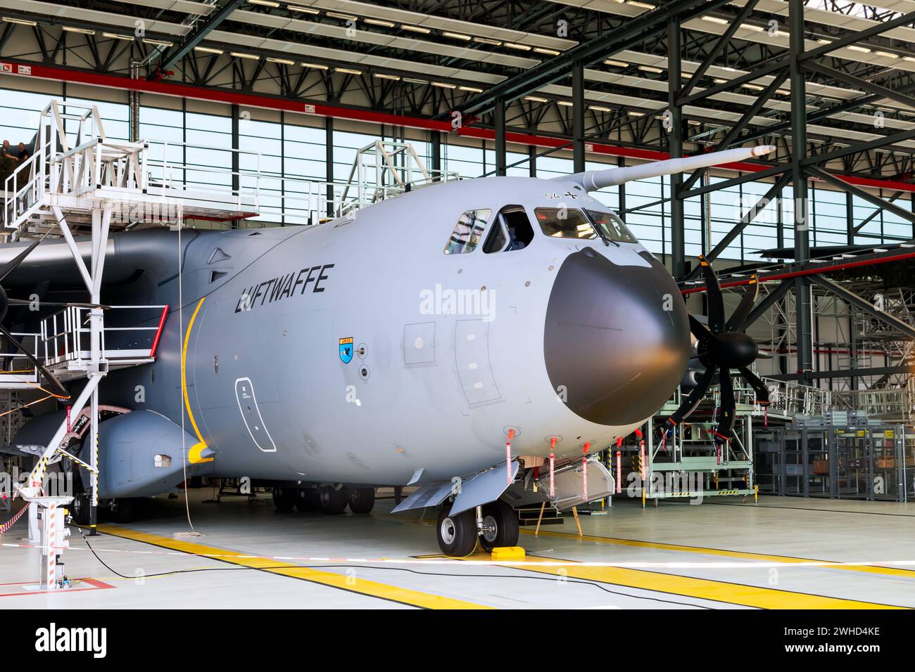 Avion de transport militaire Airbus A400M de l'armée de l'air allemande dans un hangar de la base aérienne de Wunstorf. Allemagne - 9 juin 2018 Banque D'Images