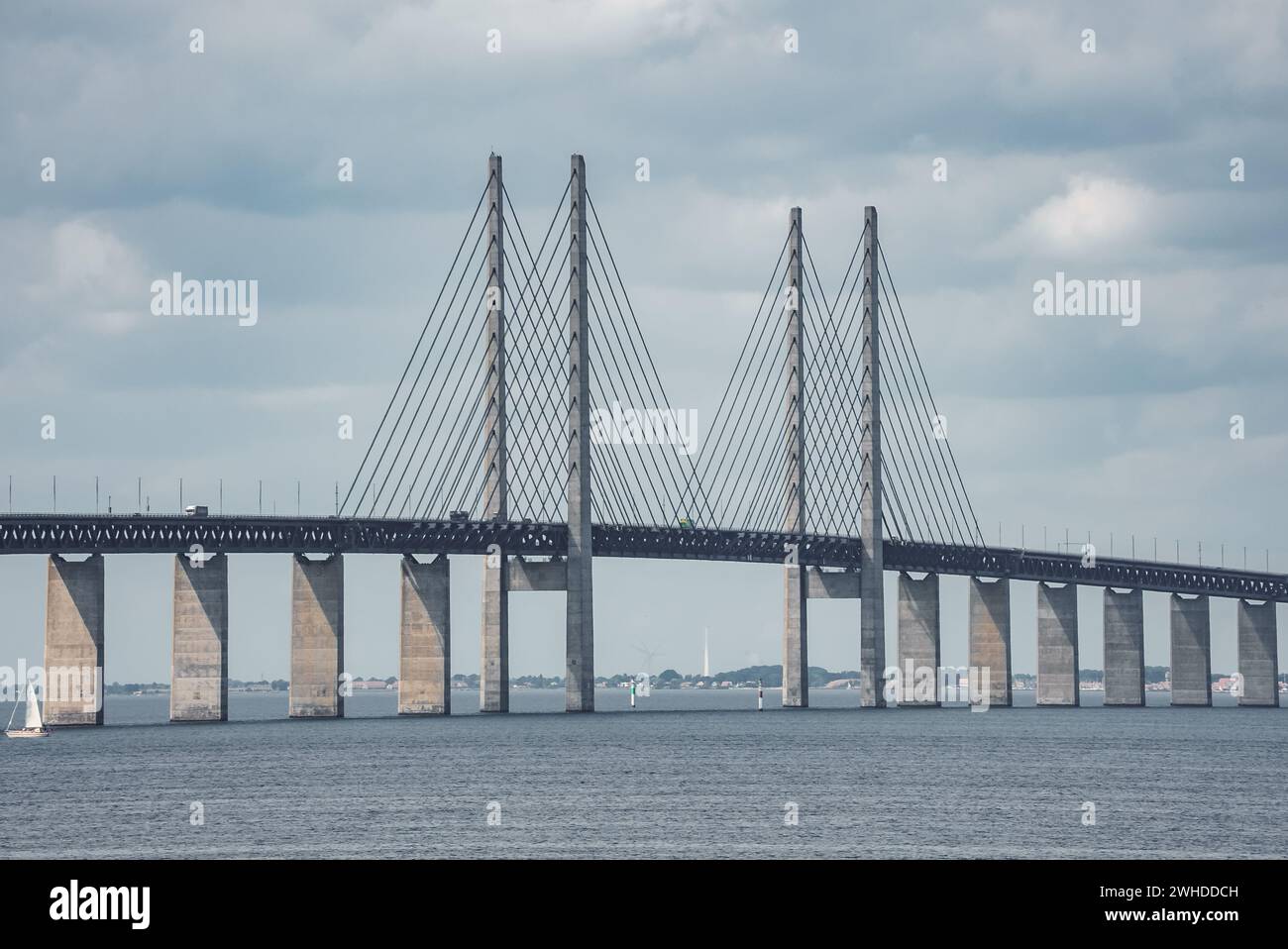 Le pont moderne d'Oresund relie désormais Copenhague à Malmo de manière transparente. Banque D'Images
