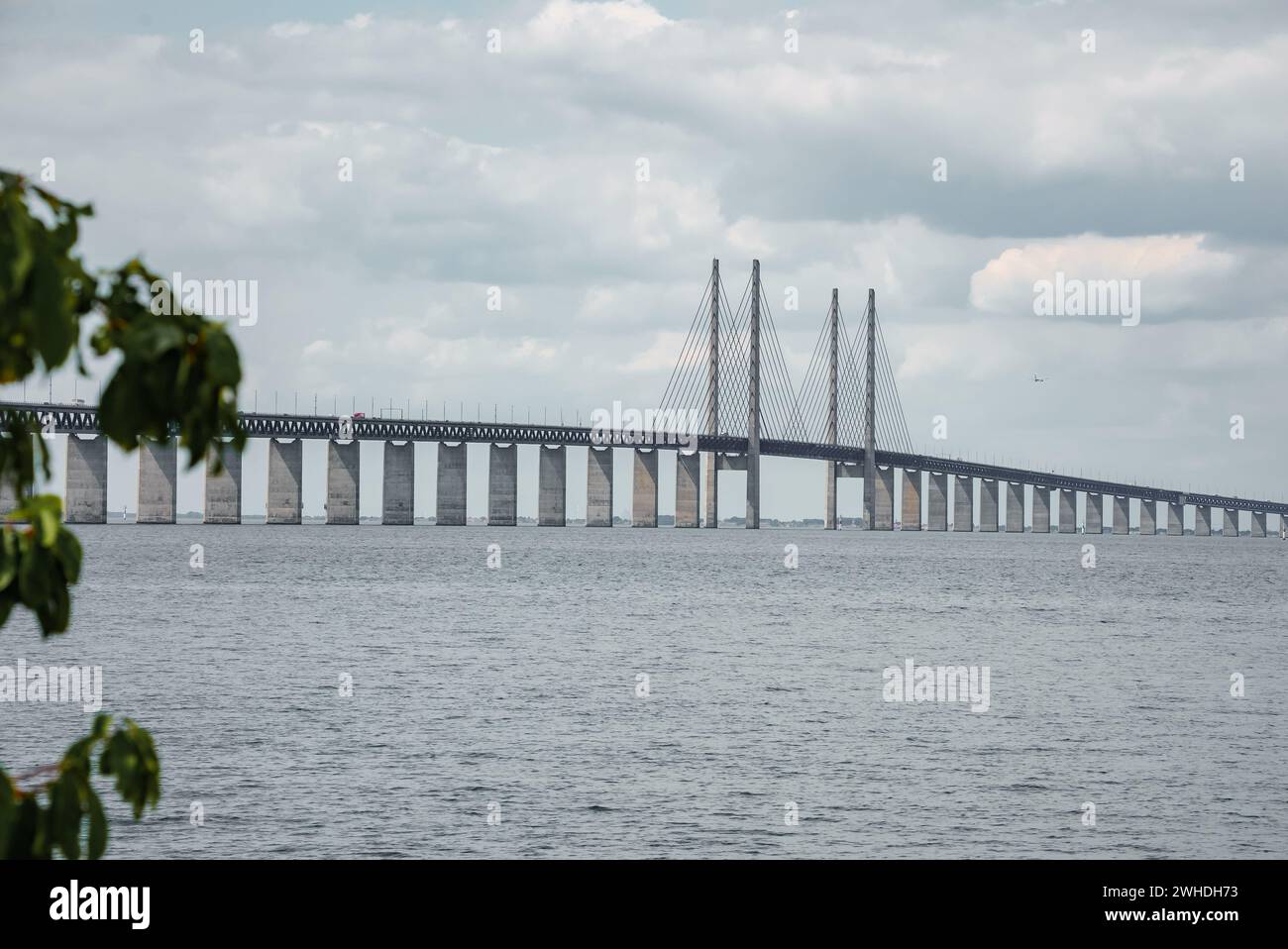 Le pont d'Oresund relie Malmo à Copenhague, le ciel est couvert aujourd'hui Banque D'Images