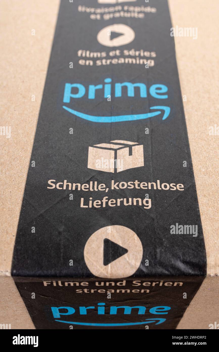 Amazon Prime paquet, détail, étiquette de paquet, livraison gratuite rapide, image de symbole, adhésion Prime, avantages d'expédition Prime, Banque D'Images