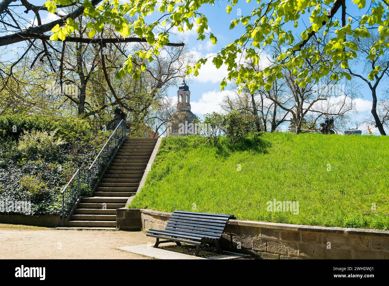 Dresde, Brühlscher Garten au printemps, banc Banque D'Images