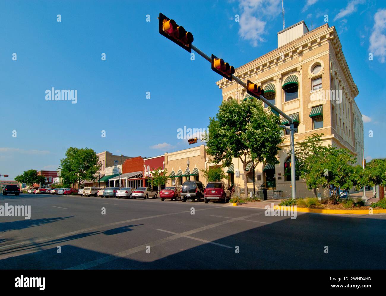 Lyndon B. Johnson Drive (du nom de LBJ, le 36e président des États-Unis) dans le centre-ville de San Marcos, Texas Banque D'Images