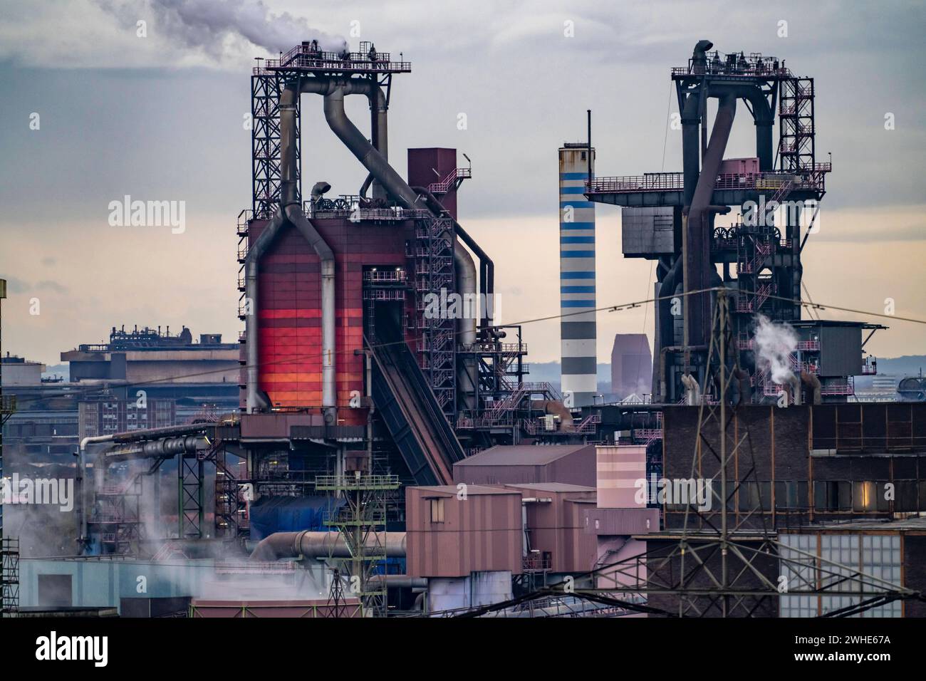 Stahlstandort Duisburg-Bruckhausen, ThyssenKrupp Steel, Hochöfen 8 und 9 Duisburg, NRW, Deutschland, Thyssekrupp Steel *** site sidérurgique de Duisburg Bruckhausen, ThyssenKrupp Steel, hauts fourneaux 8 et 9 Duisburg, NRW, Allemagne, Thyssekrupp Steel Banque D'Images