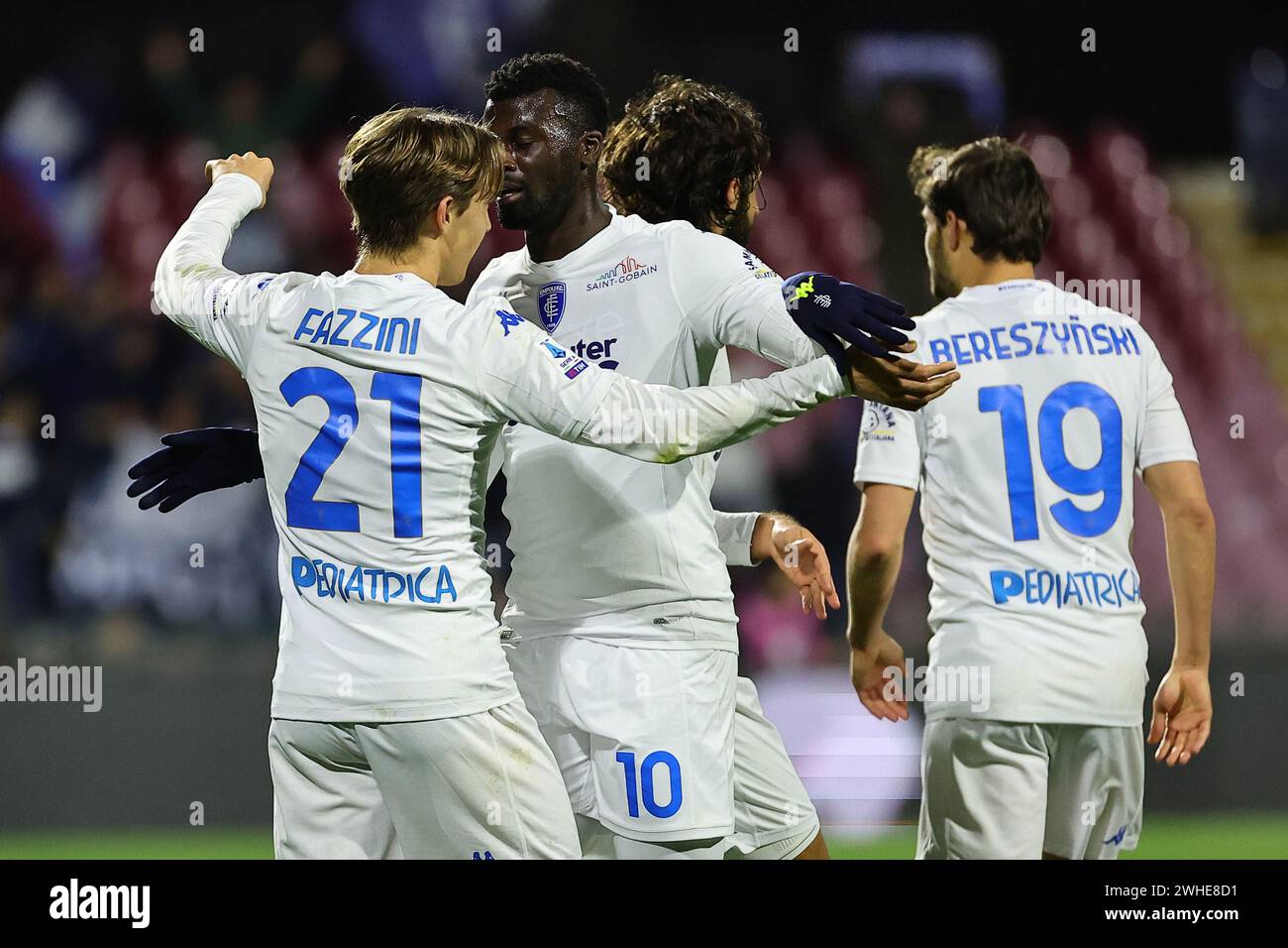 Salerne, Italie. 09th Feb, 2024. Matteo Cancellieri de l'Empoli FC célèbre avec ses coéquipiers M Baye Niang, Bartos Bereszynski après avoir marqué le but de 1-3 lors du match de Serie A entre l'US Salernitana et l'Empoli FC au stade Arechi à Salerne (Italie), le 9 février 2024. Crédit : Insidefoto di andrea staccioli/Alamy Live News Banque D'Images