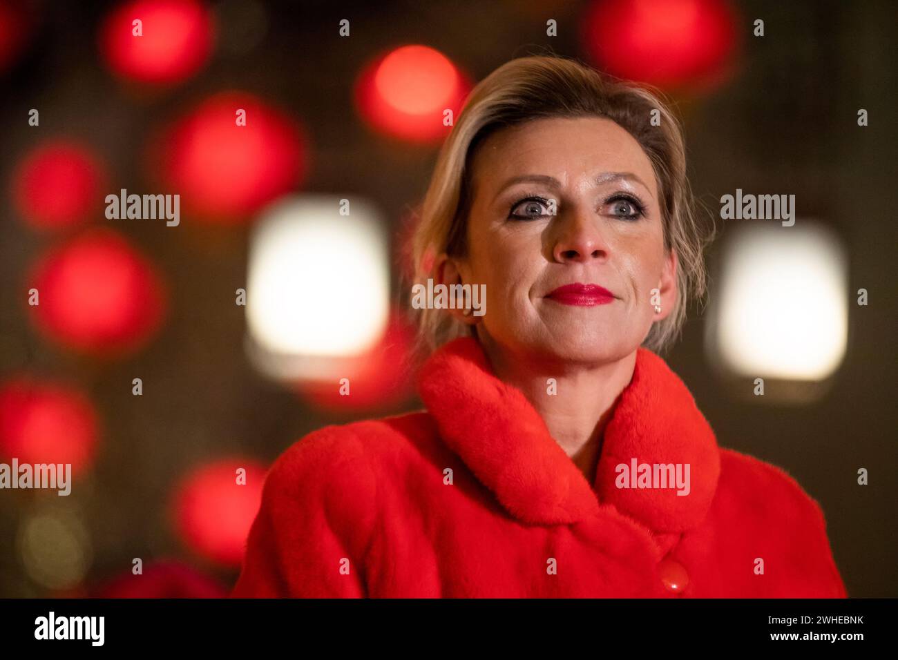 Moscou, Russie. 9 février 2024. Maria Zakharova, porte-parole du ministère russe des Affaires étrangères, assiste à la cérémonie d'ouverture du Festival de Moscou du nouvel an chinois dans Kamergersky Lane, dans le centre de Moscou, en Russie. Crédit : Nikolay Vinokurov/Alamy Live News Banque D'Images