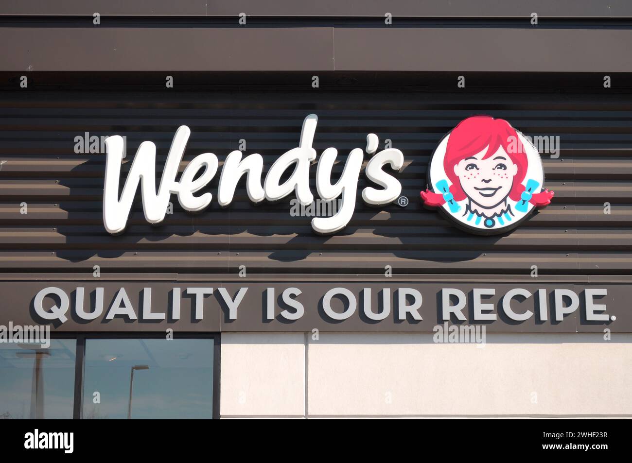 New York, États-Unis. 09th Feb, 2024. Un restaurant Wendy's est vu dans le quartier de Garden City dans le comté de Nassau, long Island, New York. (Photo de Jimin Kim/SOPA images/SIPA USA) crédit : SIPA USA/Alamy Live News Banque D'Images