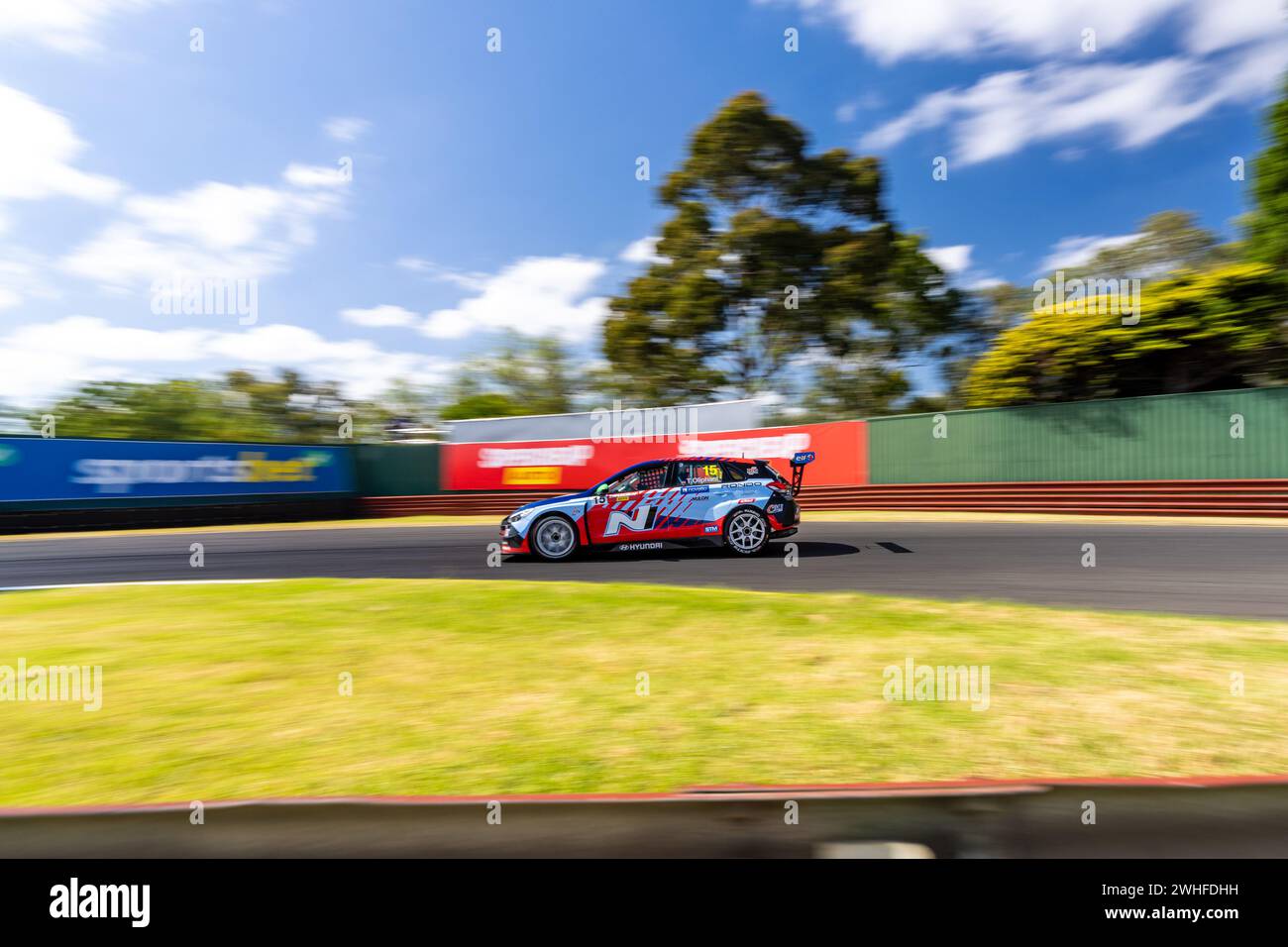 Sandown Park, Australie. 10 février 2024. Tom Oliphant (#15) se transforme en tour 4 lors des qualifications pour la série SuperCheap Auto TCR Australia samedi à la Shannon’s Speed Series Race Sandown Credit : James Forrester/Alamy Live News Banque D'Images