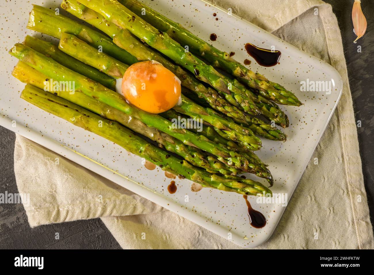Asperges cuites avec oeuf Banque D'Images