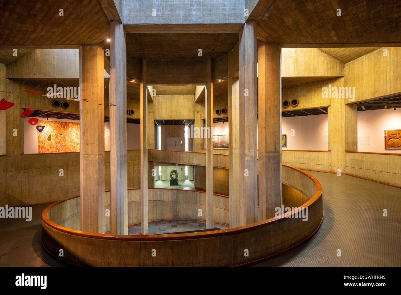 Vue de l'intérieur, Musée d'Art moderne, Téhéran. Iran Banque D'Images