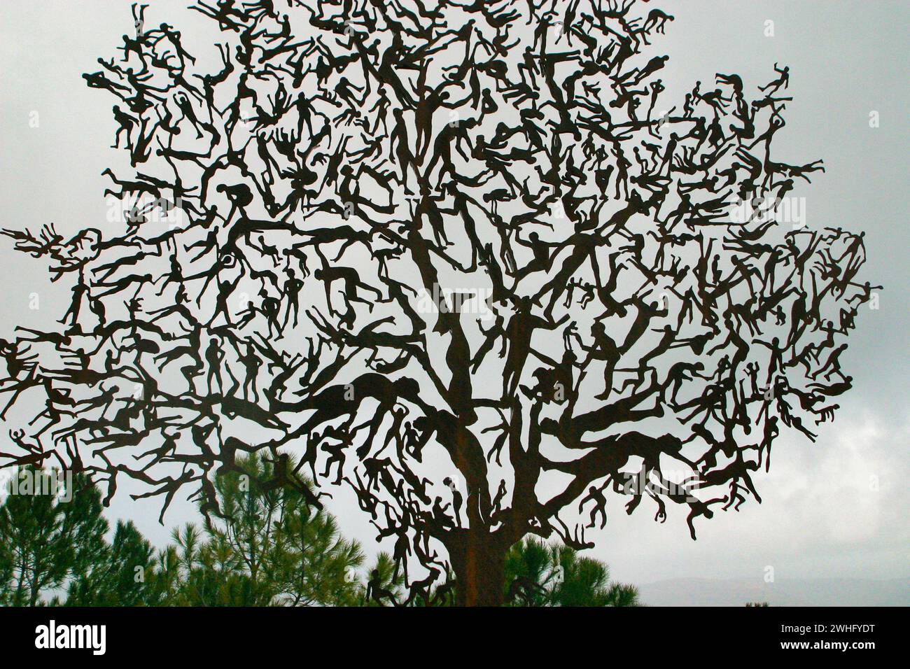 Kunstwerk auf dem AuÃŸengelÃ¤nde von Yad Vashem à Jérusalem. Vue de l'arbre de l'humanité par Zadok Ben-David (2003 ; Corten Stee Banque D'Images