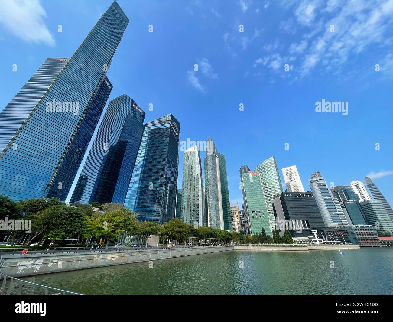 Singapour, le 26 janvier 2024. Éléments architecturaux de la ville moderne. Célèbre Marina Sands Bay avec ses bâtiments emblématiques. Banque D'Images