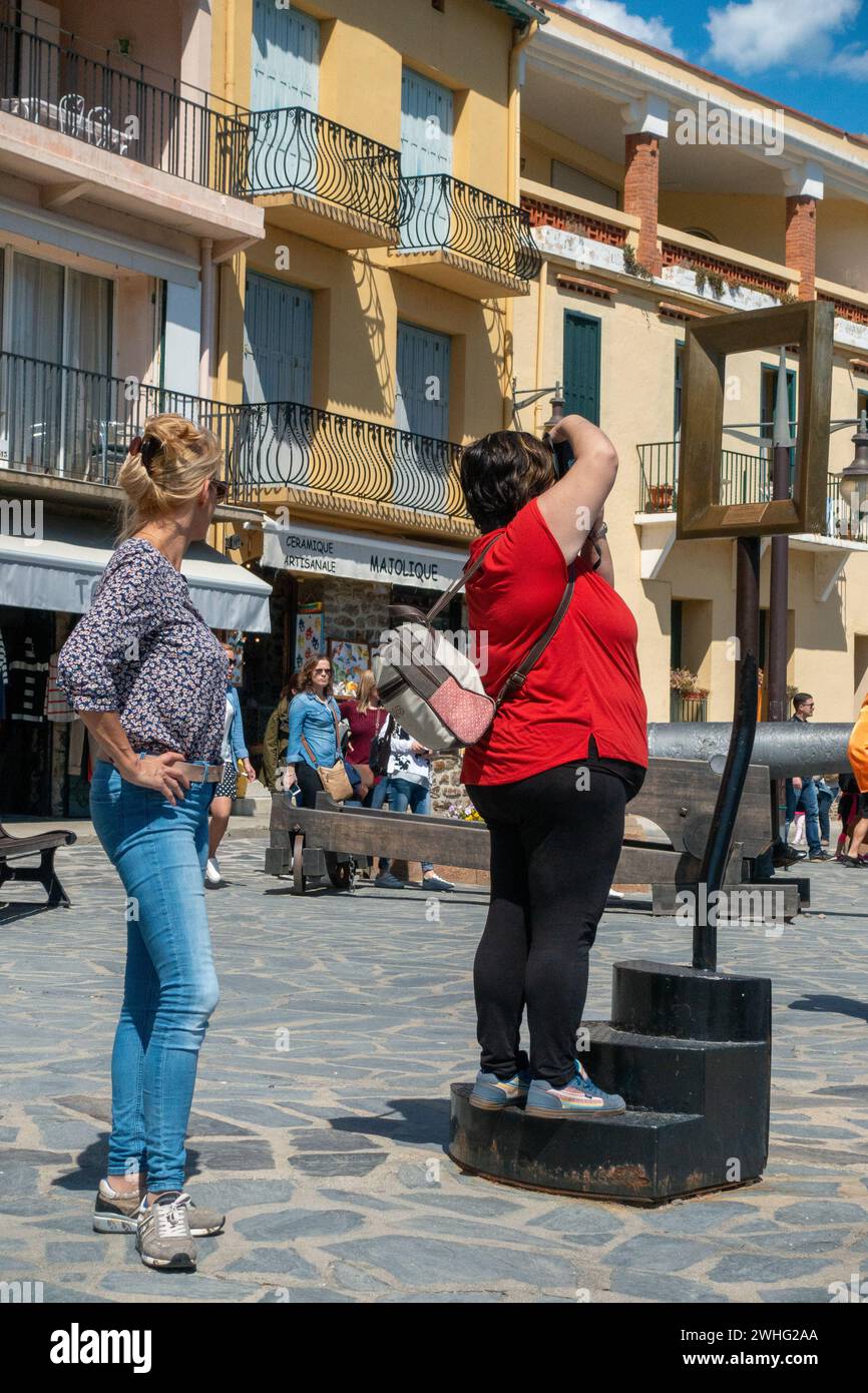 Collioure france svelte femme silhouette comparaison insolite shot Banque D'Images