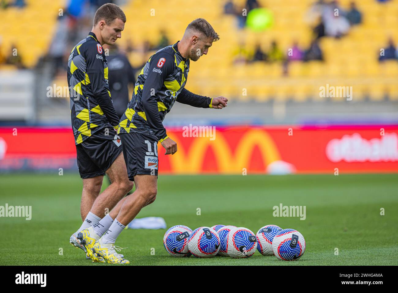 Wellington, Nouvelle-Zélande. Samedi 10 février 2024. A-League - Wellington Phoenix v. Western Utd. David Ball, attaquant de Wellington Phoenix, se réchauffe avant le match de A-League entre Wellington Phoenix et Western Utd au Sky Stadium. Crédit : James Foy/Alamy Live News Banque D'Images