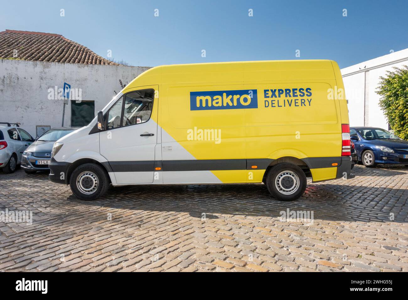 Portugal Makro livraison en gros Mercedes-Benz Sprinter Van garé à Faro l'Algarve Portugal 6 février 2024 Banque D'Images