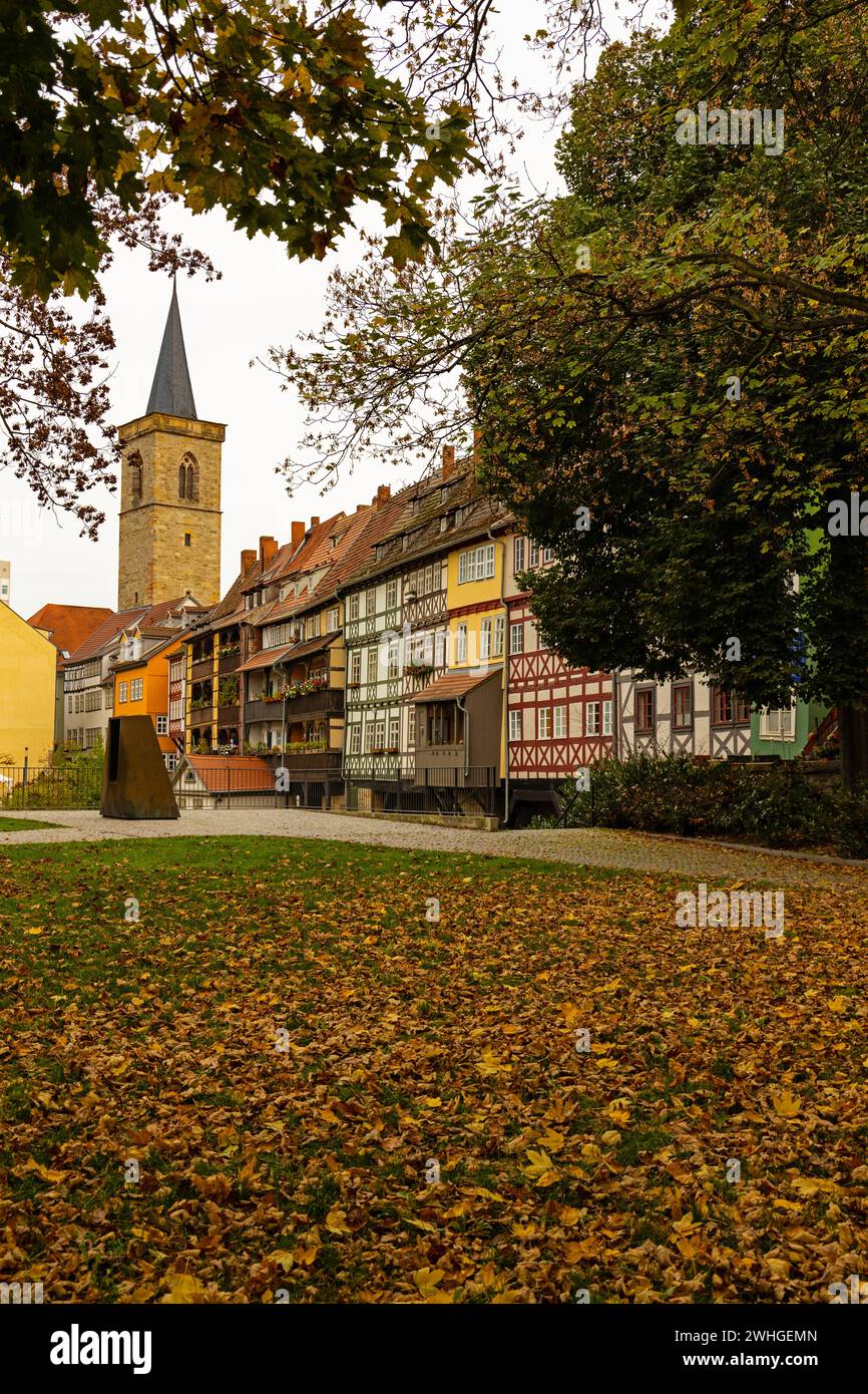 Pont médiéval de marchands à Erfurt en automne Banque D'Images