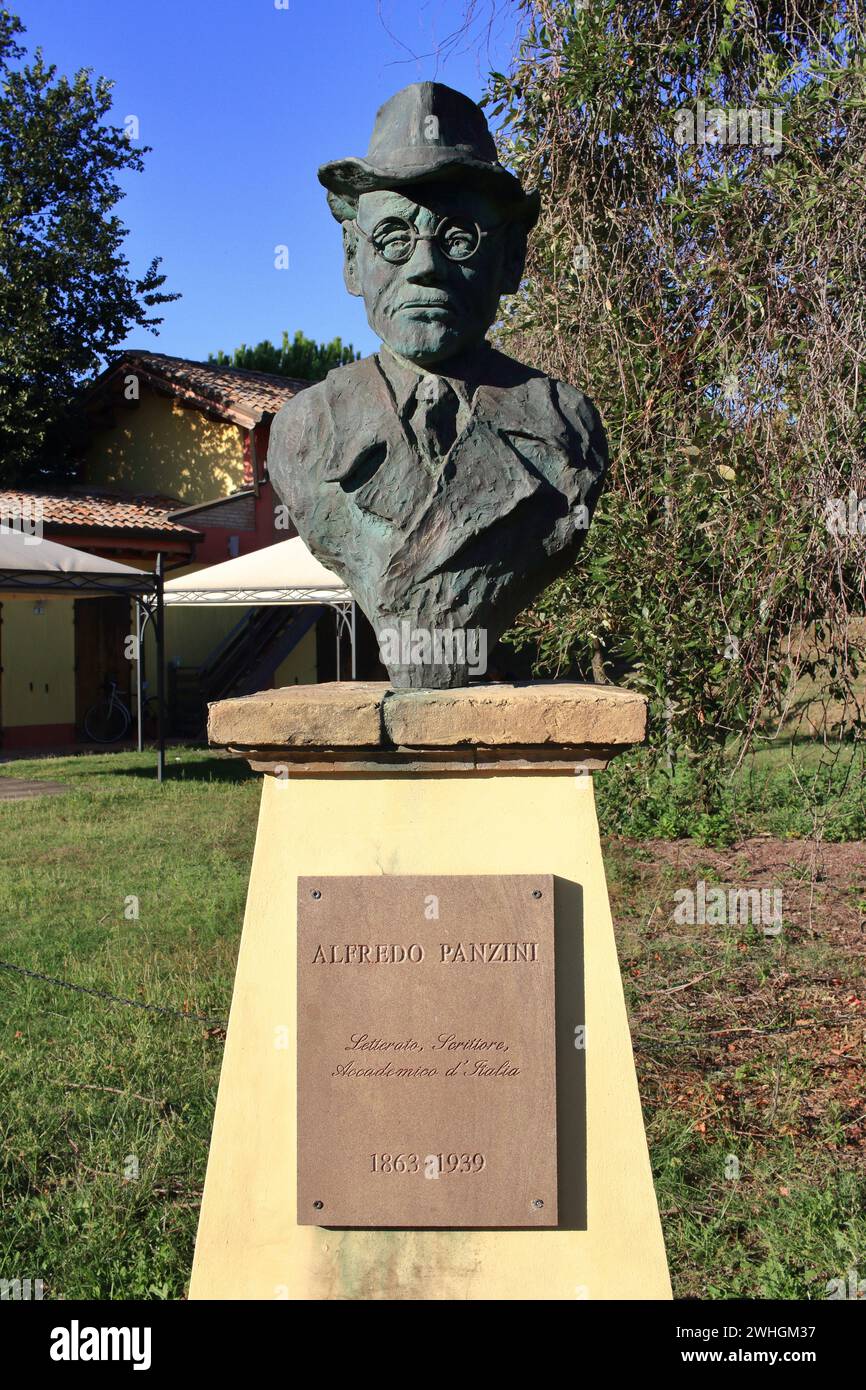 La 'Maison Rouge' (Cassa Rossa), maison d'été de l'écrivain, écrivain Alfredo Panzini. En été, la maison accueille des expositions pour raconter l'histoire de l'écrivain Banque D'Images