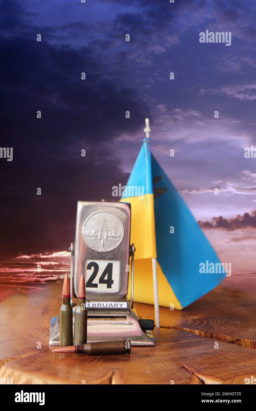 Le 24 février est la date de début de la guerre entre la Russie et l'Ukraine. Balles, calendrier vintage et ukrainien Banque D'Images