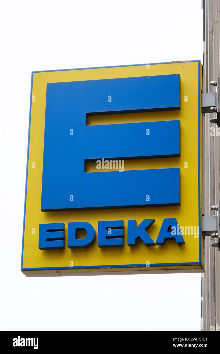 Façade avec chant et logo d'Edeka Banque D'Images