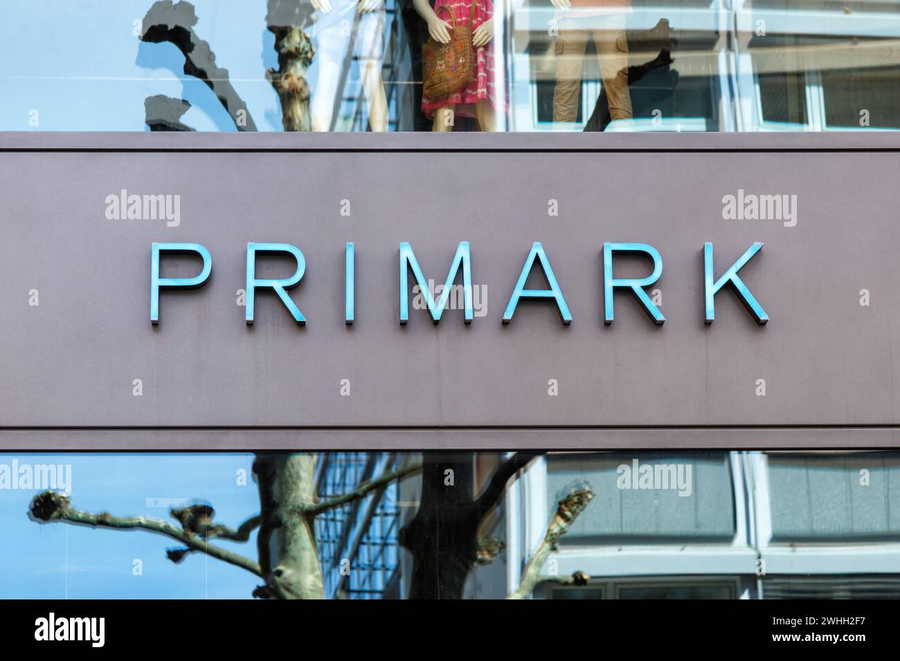 Magasin de marque PRIMARK avec logo magasin de détail sur KÃ¶nigstraÃŸe à Stuttgart, Allemagne Banque D'Images