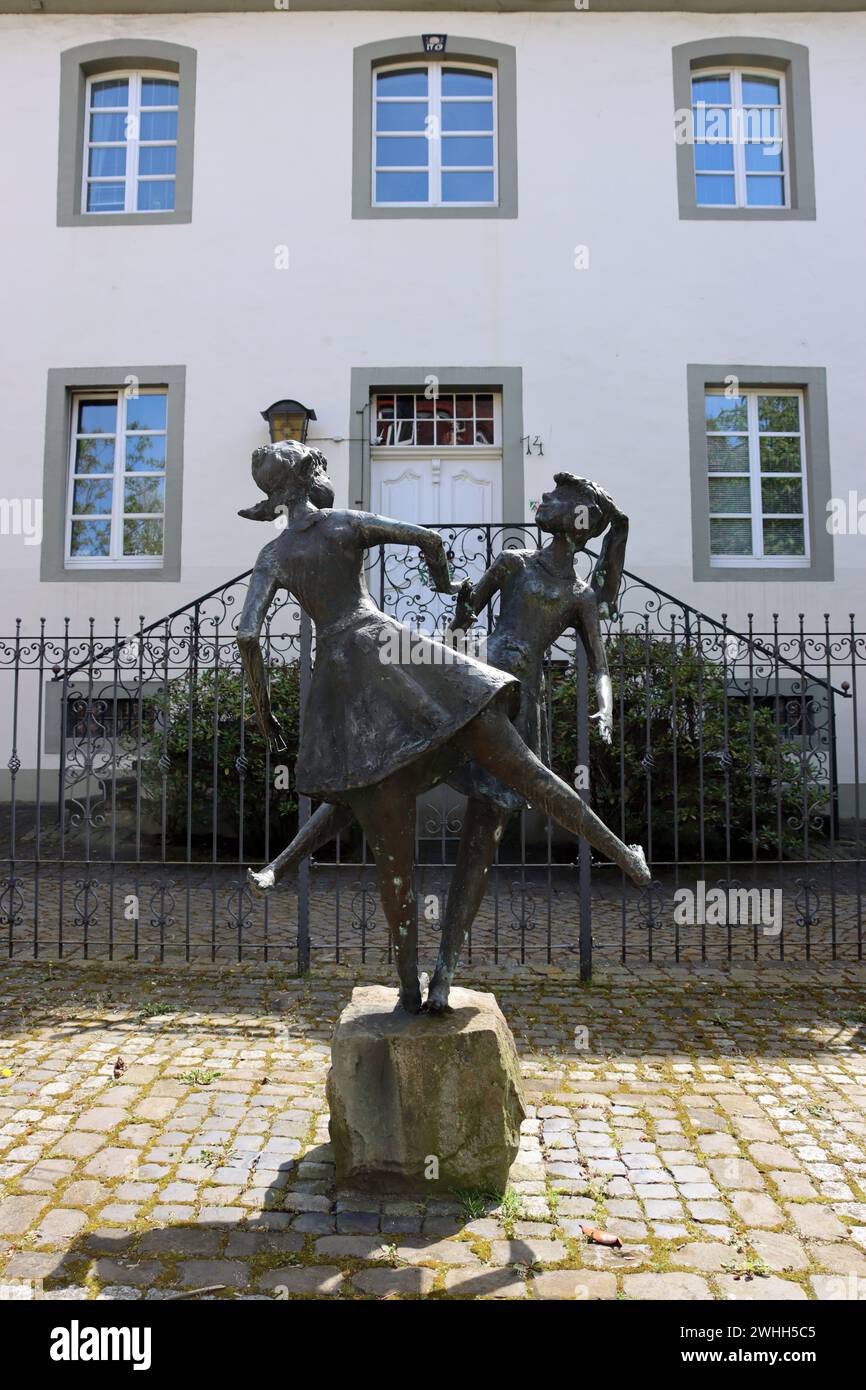 Sculpture de filles dansantes devant Wiemer House Banque D'Images