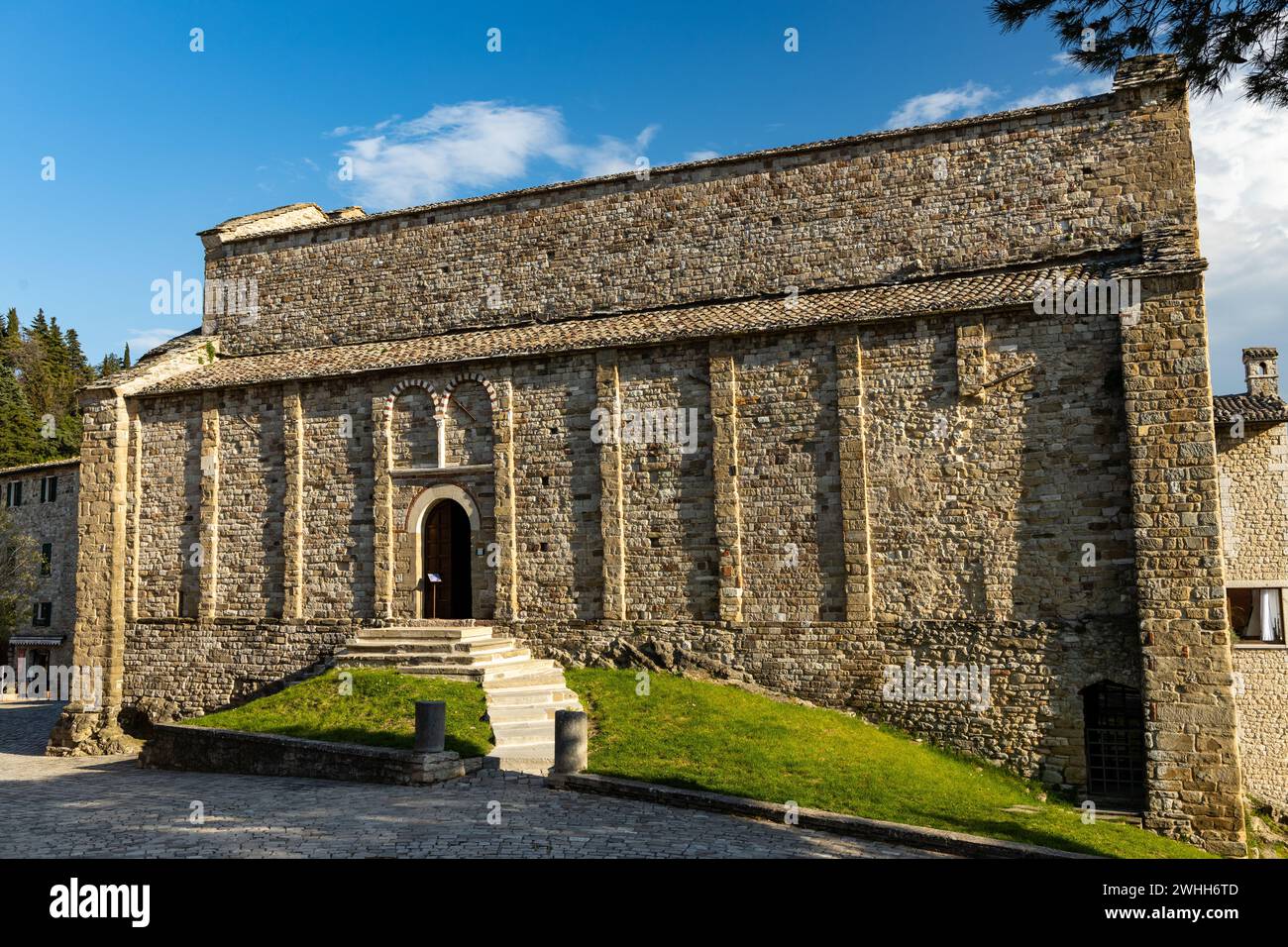 Basilique Pieve di Santa Maria Assunta à San Leo en Italie Banque D'Images