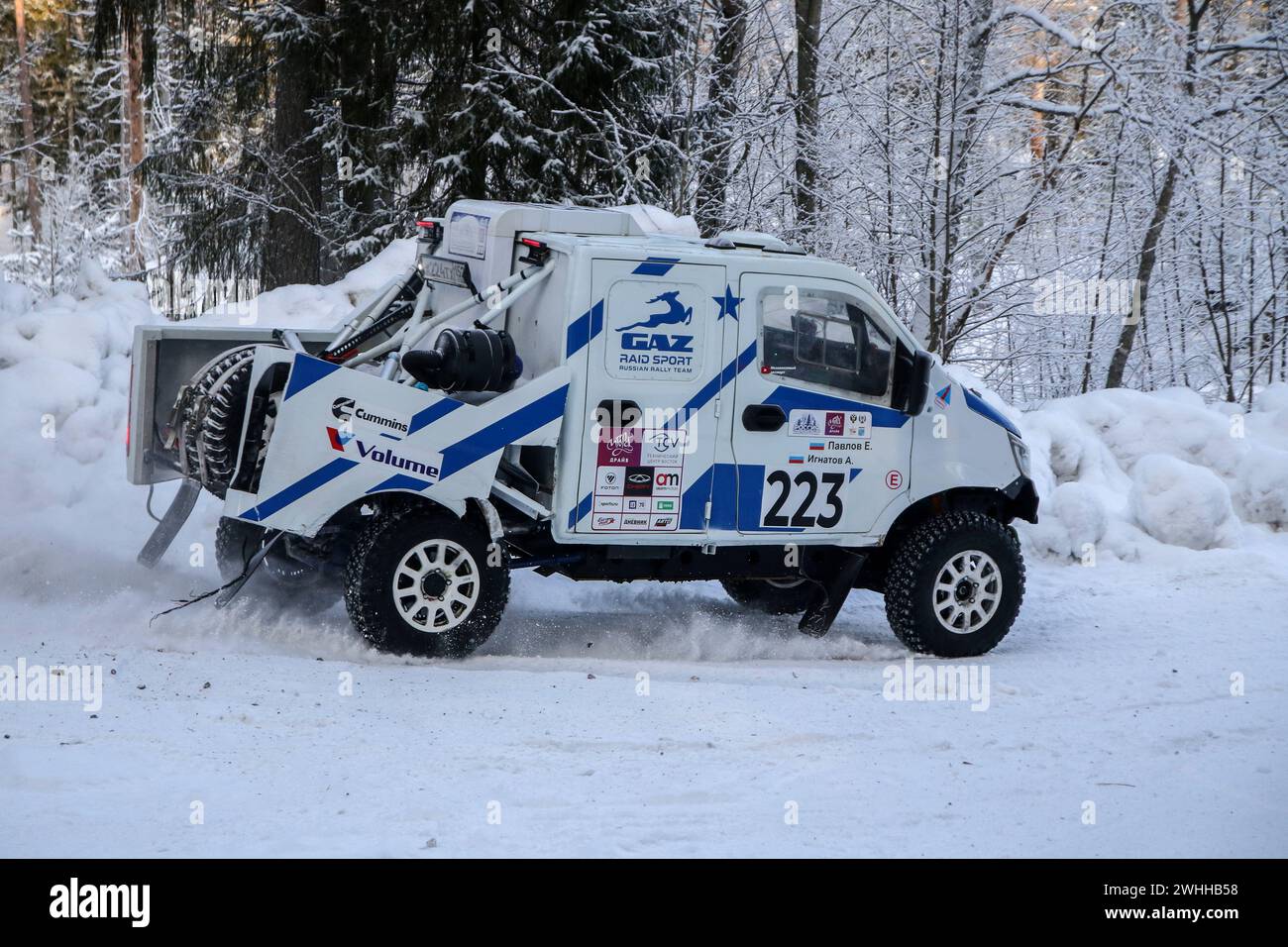 Région de Leningrad, Russie. 10 février 2024. Alexey Ignatov/Evgeny Pavlov (223) s’affrontent lors de la 1ère étape du championnat russe de Rallye de Baja « Russie Forêt du Nord ». (Photo de Maksim Konstantinov/SOPA image/SIPA USA) crédit : SIPA USA/Alamy Live News Banque D'Images