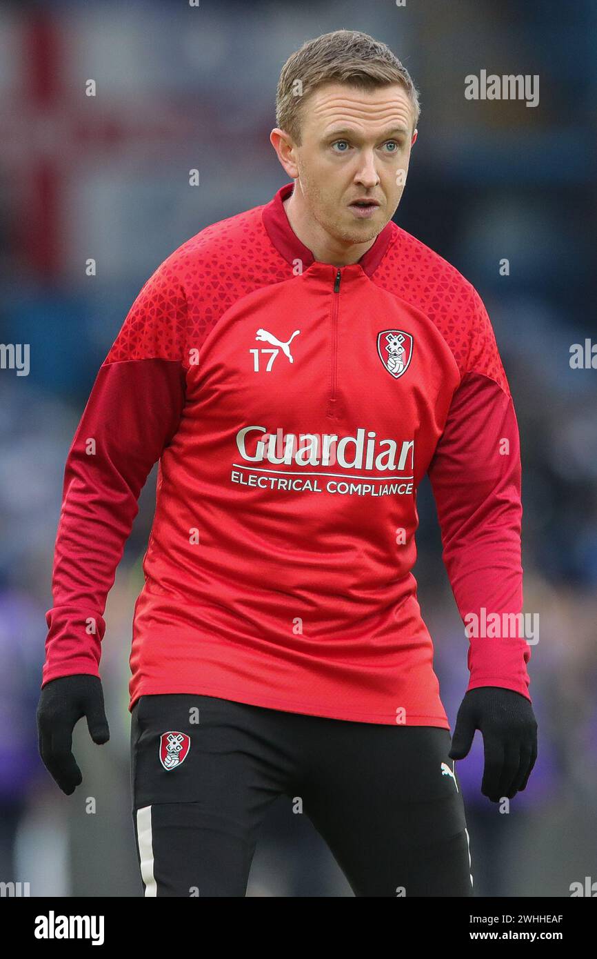 Shane Ferguson #17 de Rotherham United lors de l'échauffement avant le match du Sky Bet Championship Leeds United vs Rotherham United à Elland Road, Leeds, Royaume-Uni, le 10 février 2024 (photo par James Heaton/News images) Banque D'Images