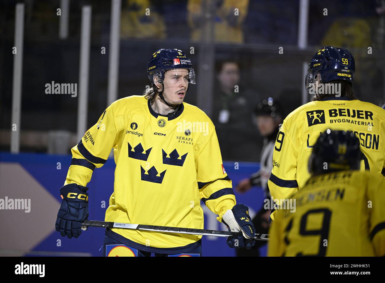 KARLSTAD, SUÈDE 20240210Le suédois Joakim Nygård (l) célèbre le but lors du match de hockey sur glace Beijer Games (Euro Hockey Tour) entre Swe Banque D'Images