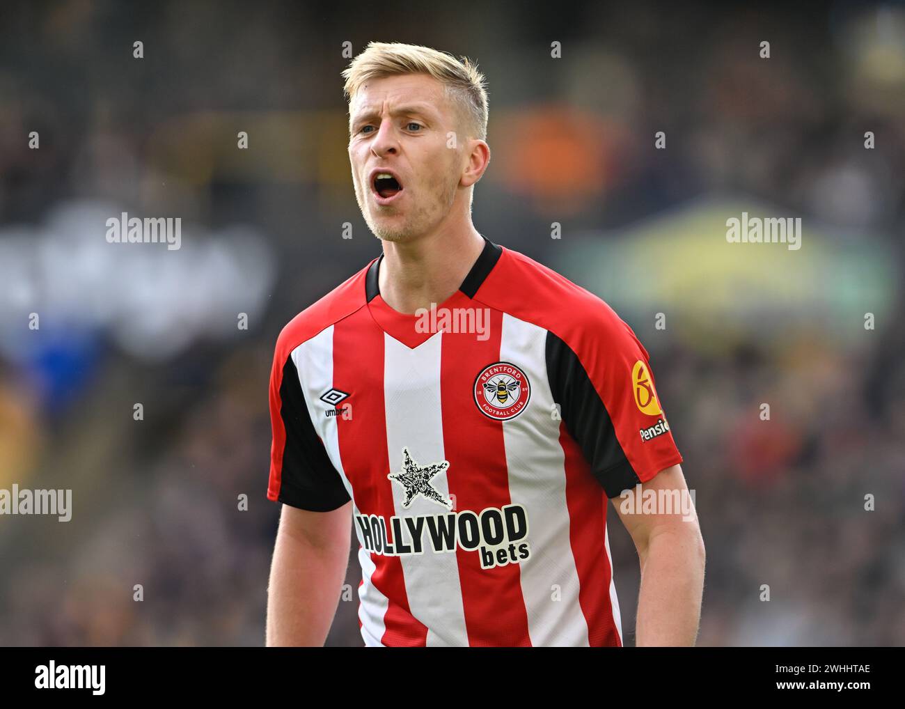 Wolverhampton, Royaume-Uni. 10 février 2024. Ben Mee de Brentford, lors du match de premier League Wolverhampton Wanderers vs Brentford à Molineux, Wolverhampton, Royaume-Uni, le 10 février 2024 (photo de Cody Froggatt/News images) à Wolverhampton, Royaume-Uni le 2/10/2024. (Photo de Cody Froggatt/News images/Sipa USA) crédit : Sipa USA/Alamy Live News Banque D'Images