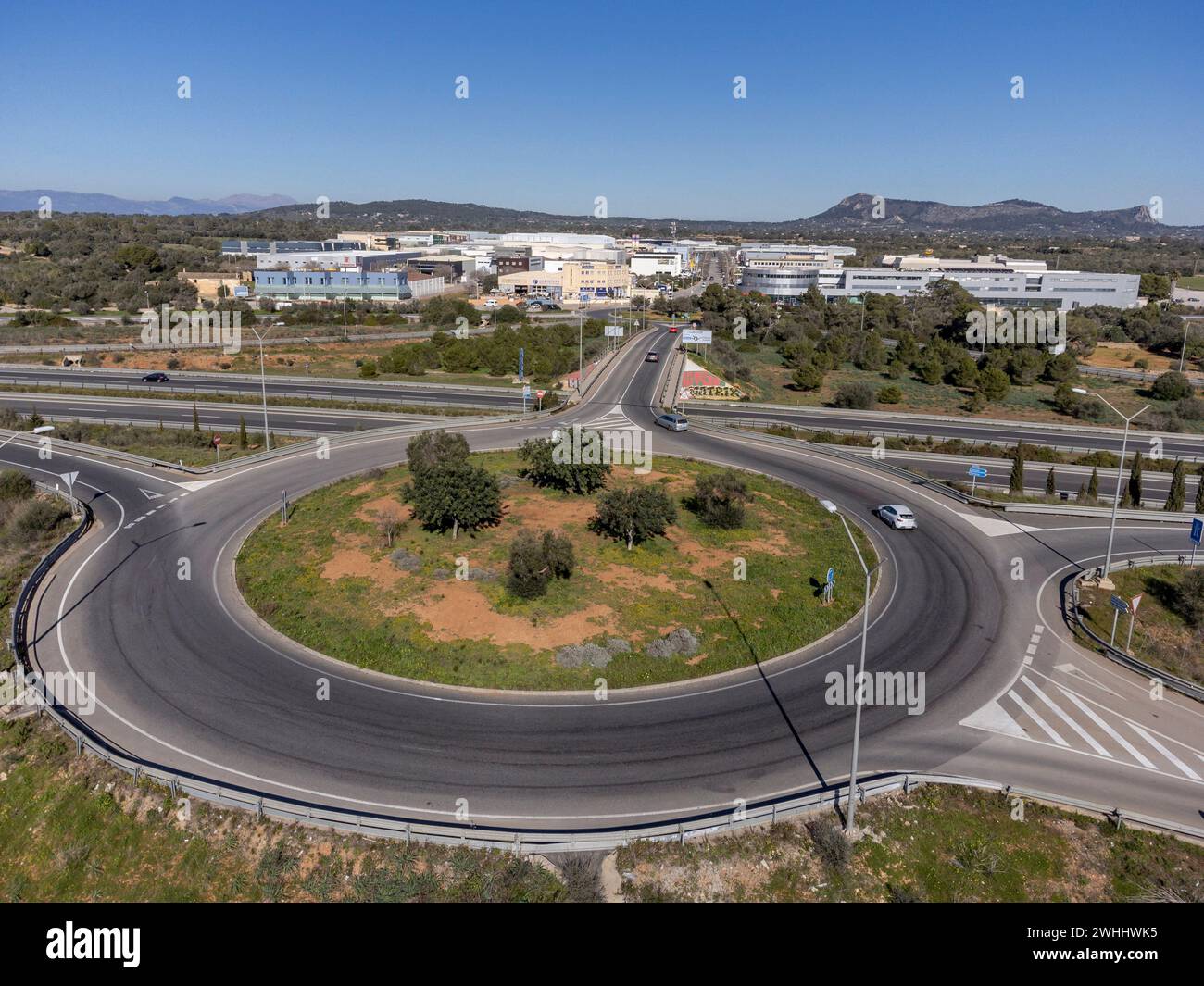 Autoroute ma-19 et rond-point de la zone industrielle de son Noguera Banque D'Images