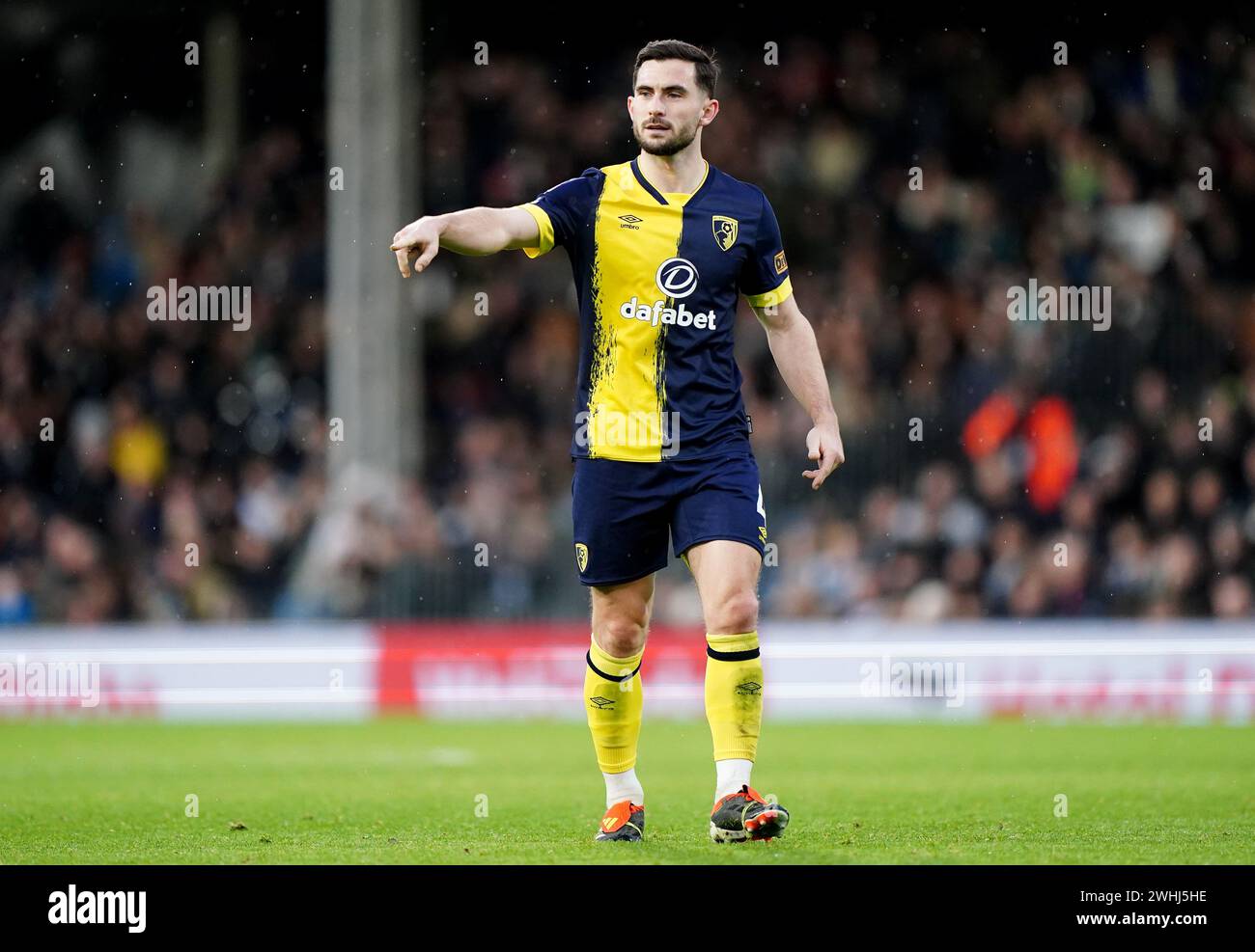 Lewis Cook de Bournemouth lors du match de premier League à Craven Cottage, Londres. Date de la photo : samedi 10 février 2024. Banque D'Images