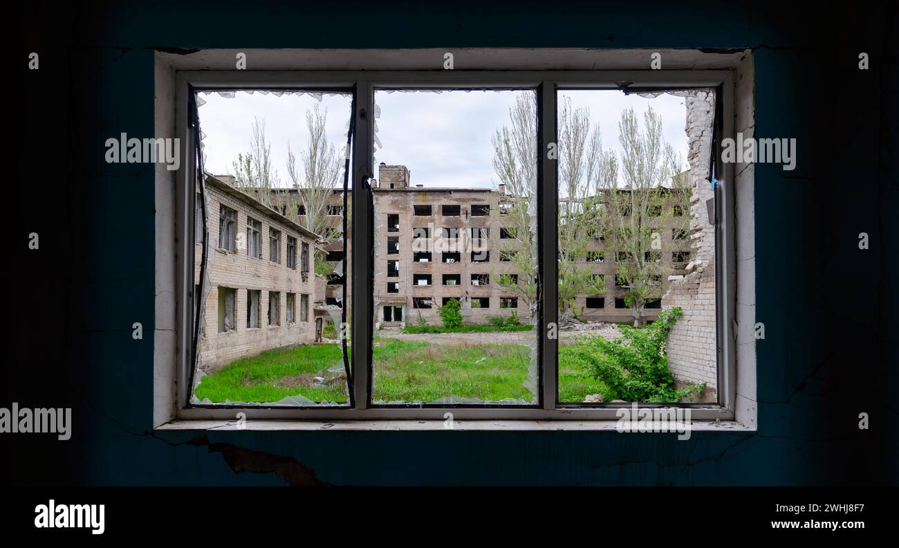 Dans une école détruite en Ukraine Banque D'Images