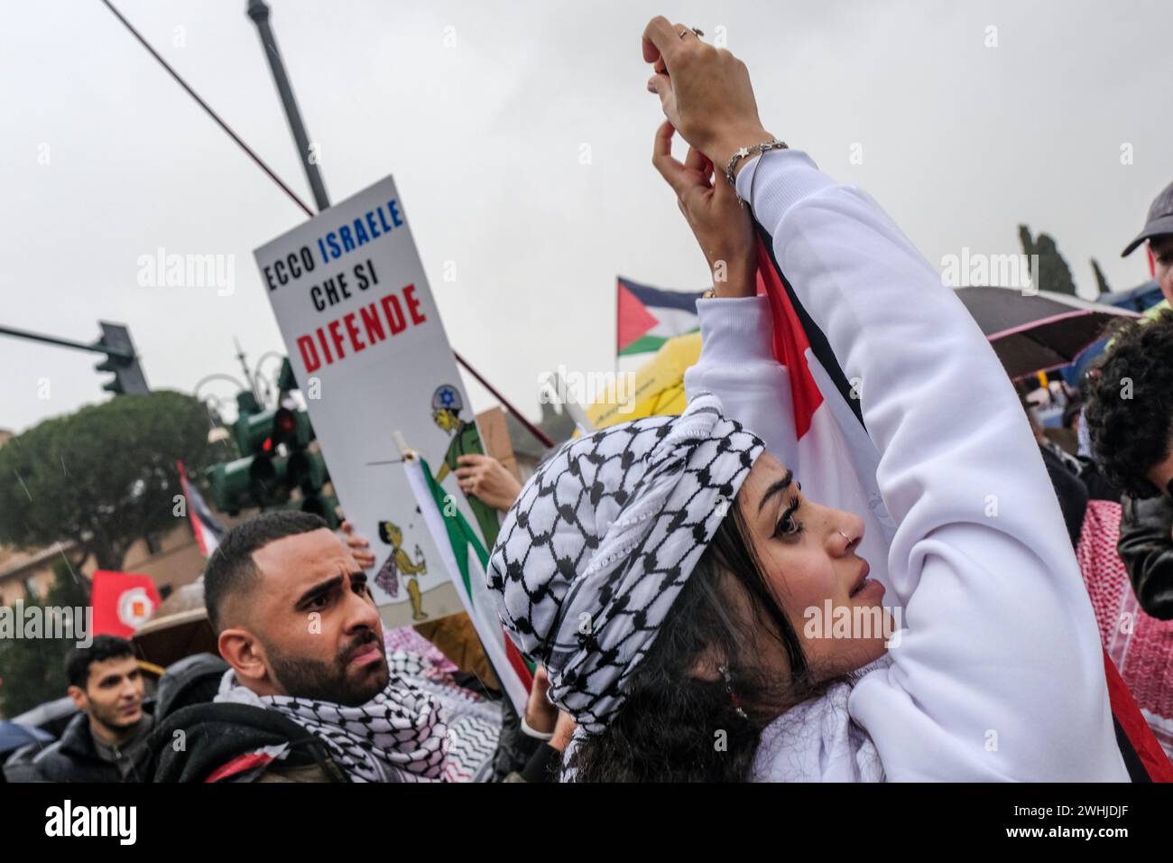 Roma, Italie. 10 février 2024. Foto Mauro Scrobogna/LaPresse10-02-2024 Roma, Italia - Cronaca - Manifestazione della comunit&#xe0 ; Palestiniens in Italia - Nella foto: momenti della manifazione a sostegno della causa palestinese e della guerra contro lo stato di Israele in Gaza 10 février 2024 Rome, Italie - nouvelles - manifestation de la communauté palestinienne en Italie - sur la photo: moments de la manifestation de soutien à la cause palestinienne et à la guerre contre l'Etat d'Israël à Gaza crédit : LaPresse/Alamy Live News Banque D'Images