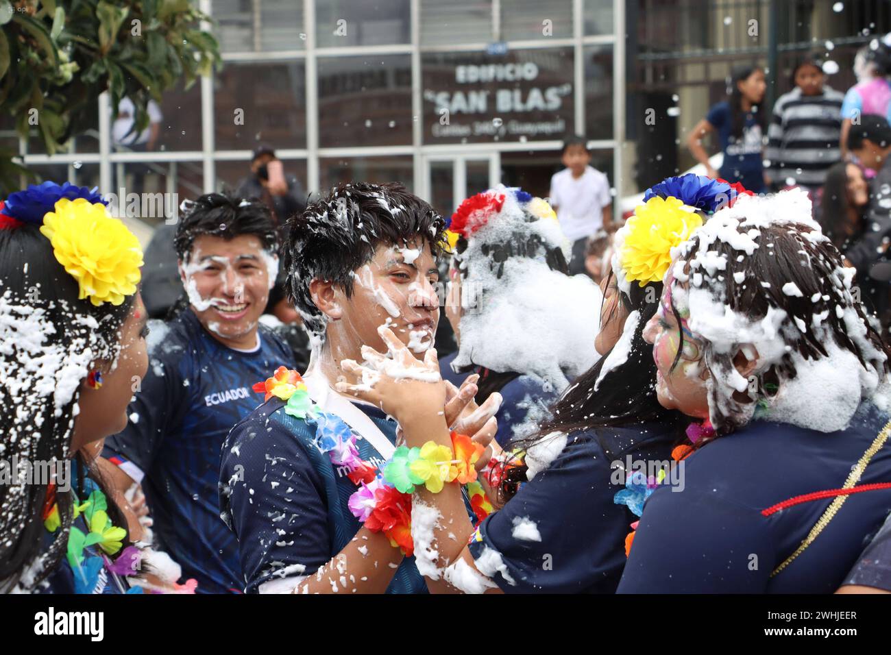 UIO-CARNAVAL-PLAZA-SAN-Blas Quito, sabado 10 de febrero del 2024 Con Bandas de Paz, bailes tradicionales, canon de espuma, ninos, jovenes y adultos, Festejan el feriado de carnaval, en la Plaza de San Blas, Centro Historico. Fotos:Rolando Enriquez/API Quito Pichincha Ecuador ACE-UIO-CARNAVAL-PLAZA-SAN-Blas-6c4a4037ba24b5c0ef61928deed60564 *** UIO CARNAVAL PLAZA SAN Blas Quito, samedi 10 février 2024 avec des bandes de paix, danses traditionnelles, canon à mousse, enfants, jeunes et adultes, célébrez les vacances de carnaval, dans la Plaza de San Blas, Centro Historico photos Rolando Enriquez API Quito pic Banque D'Images