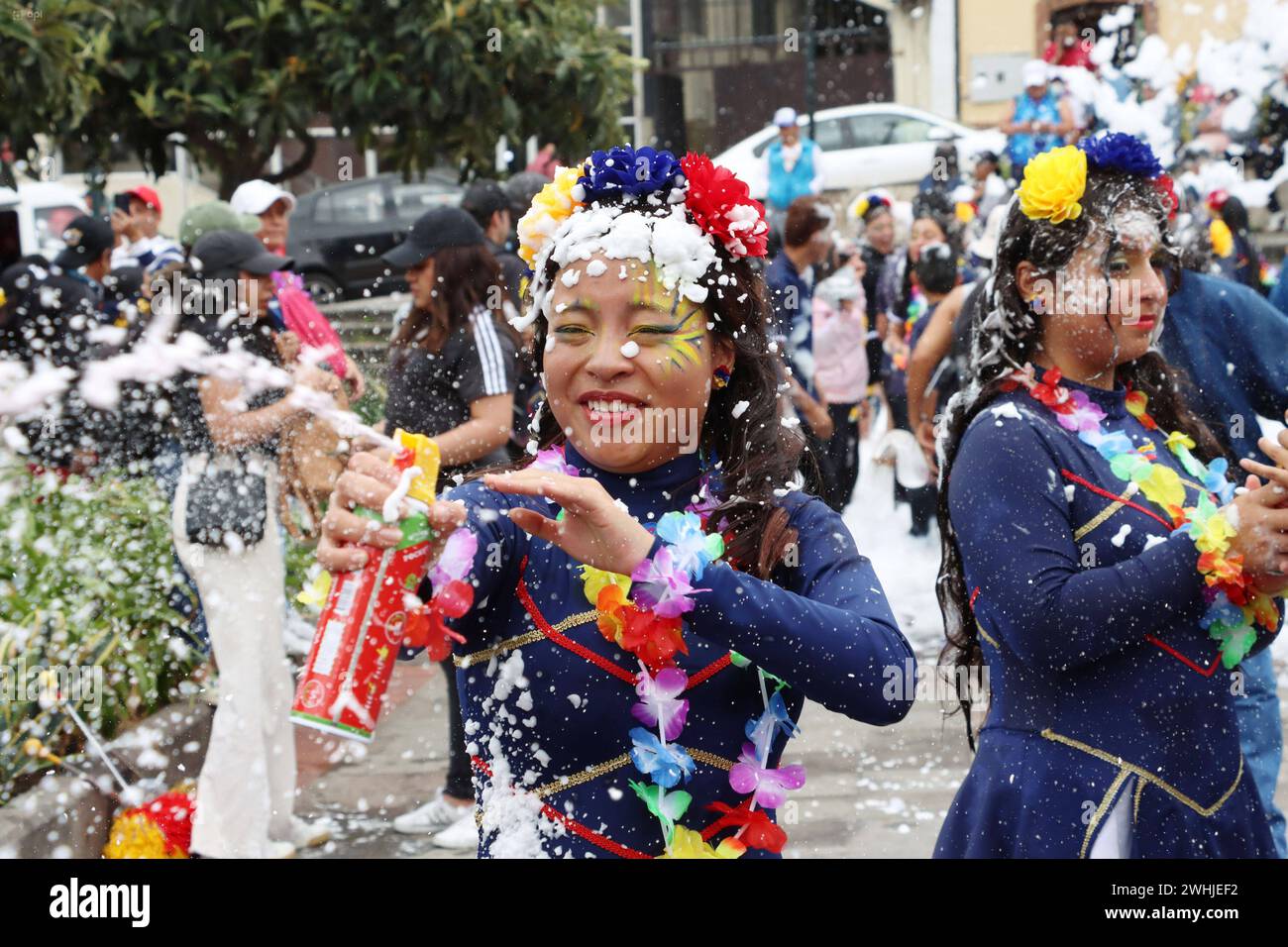 UIO-CARNAVAL-PLAZA-SAN-Blas Quito, sabado 10 de febrero del 2024 Con Bandas de Paz, bailes tradicionales, canon de espuma, ninos, jovenes y adultos, Festejan el feriado de carnaval, en la Plaza de San Blas, Centro Historico. Fotos:Rolando Enriquez/API Quito Pichincha Ecuador ACE-UIO-CARNAVAL-PLAZA-SAN-Blas-af79a26fb61cd2cea2485afd1652d29b *** UIO CARNAVAL PLAZA SAN Blas Quito, samedi 10 février 2024 avec des bandes de paix, danses traditionnelles, canon à mousse, enfants, jeunes et adultes, célébrez les vacances de carnaval dans la Plaza de San Blas, Centro Historico photos Rolando Enriquez API Quito Pich Banque D'Images