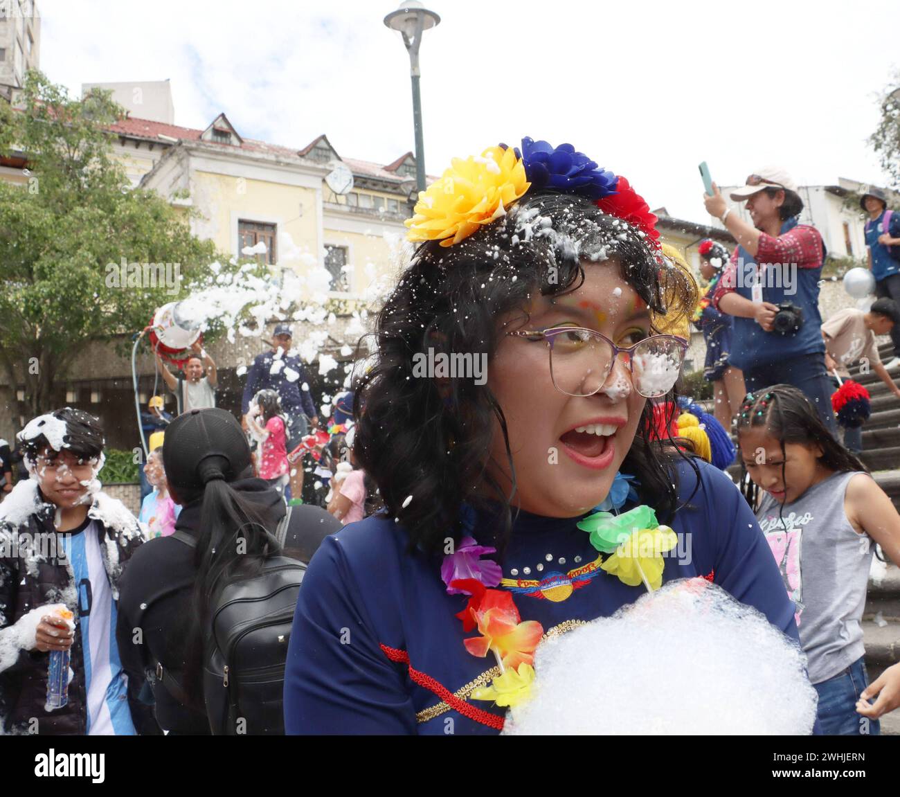 UIO-CARNAVAL-PLAZA-SAN-Blas Quito, sabado 10 de febrero del 2024 Con Bandas de Paz, bailes tradicionales, canon de espuma, ninos, jovenes y adultos, Festejan el feriado de carnaval, en la Plaza de San Blas, Centro Historico. Fotos:Rolando Enriquez/API Quito Pichincha Ecuador ACE-UIO-CARNAVAL-PLAZA-SAN-Blas-93c6835cfb7d4f477a366f4ee34bb109 *** UIO CARNAVAL PLAZA SAN Blas Quito, samedi 10 février 2024 avec des bandes de paix, danses traditionnelles, canon à mousse, enfants, jeunes et adultes, célébrez les vacances de carnaval dans la Plaza de San Blas, Centro Historico photos Rolando Enriquez API Quito Pich Banque D'Images