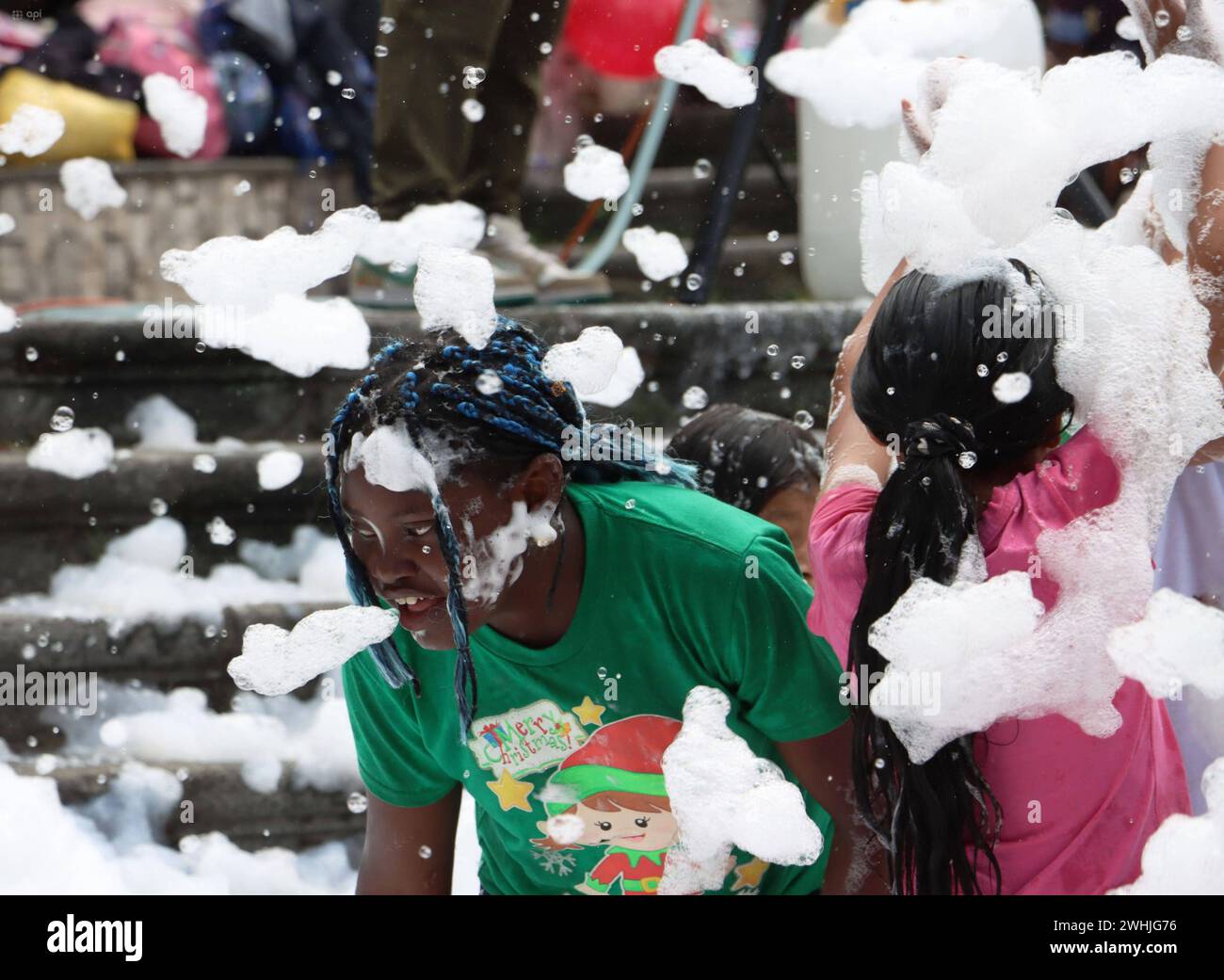 UIO-CARNAVAL-PLAZA-SAN-Blas Quito, sabado 10 de febrero del 2024 Con Bandas de Paz, bailes tradicionales, canon de espuma, ninos, jovenes y adultos, Festejan el feriado de carnaval, en la Plaza de San Blas, Centro Historico. Fotos:Rolando Enriquez/API Quito Pichincha Ecuador ACE-UIO-CARNAVAL-PLAZA-SAN-Blas-99ba0f7e3d827127247a79ee8e37ebac *** UIO CARNAVAL PLAZA SAN Blas Quito, samedi 10 février 2024 avec des bandes de paix, danses traditionnelles, canon à mousse, enfants, jeunes et adultes, célébrez les vacances de carnaval dans la Plaza de San Blas, Centro Historico photos Rolando Enriquez API Quito Pich Banque D'Images