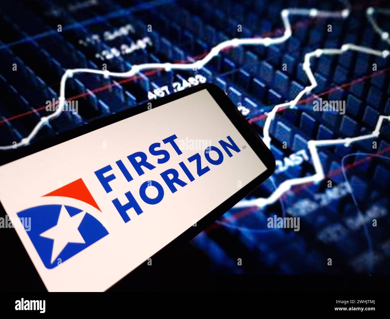 Konskie, Pologne - 09 février 2024 : logo de la société First Horizon Bank affiché sur le téléphone portable Banque D'Images
